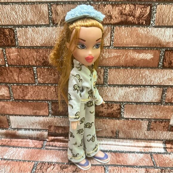 MGA Entertainment  vintage Bratz Cloe doll - Picture 6 of 9